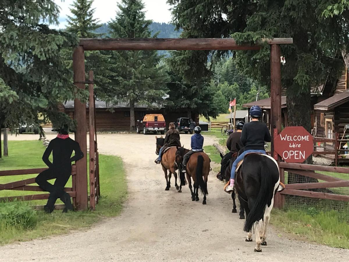 Wells Gray Guest Ranch 호텔 클리어워터비치 외부 사진