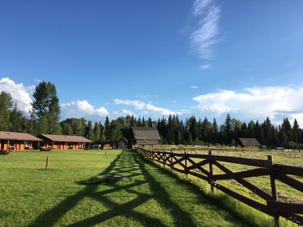 Wells Gray Guest Ranch 호텔 클리어워터비치 외부 사진