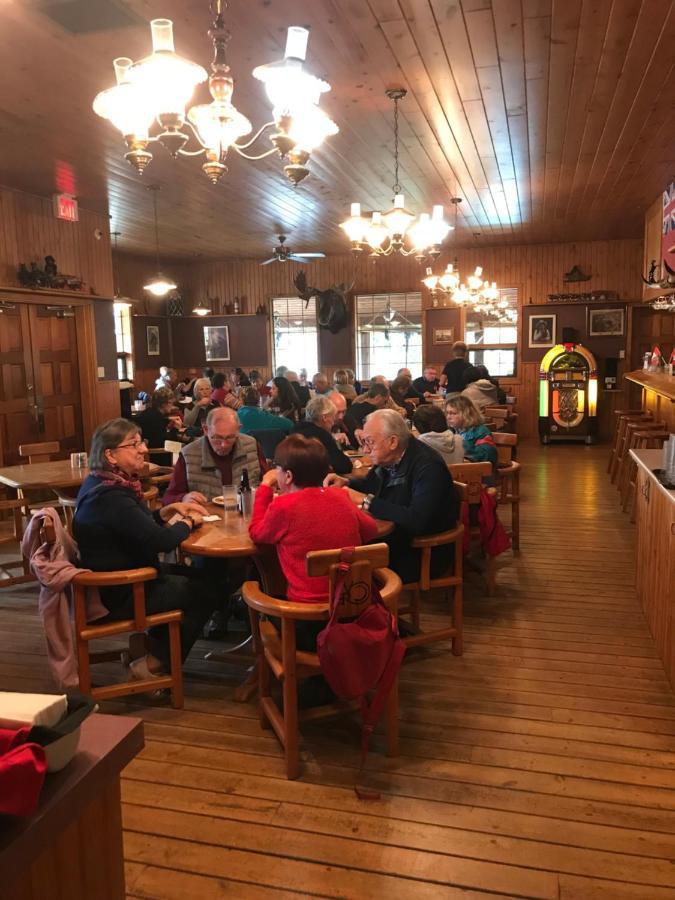 Wells Gray Guest Ranch 호텔 클리어워터비치 외부 사진