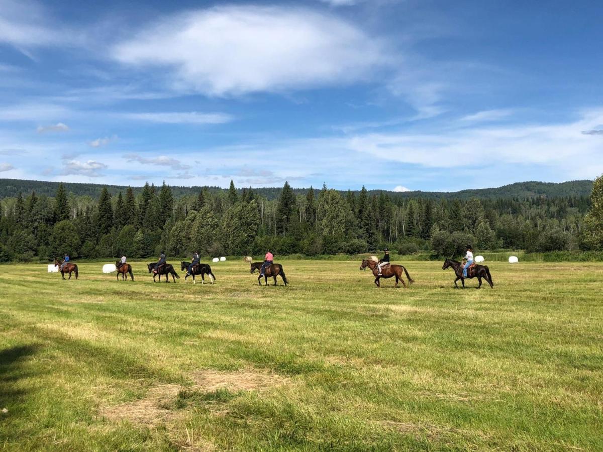 Wells Gray Guest Ranch 호텔 클리어워터비치 외부 사진