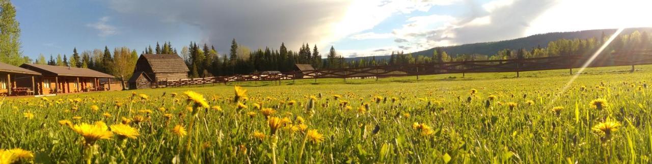 Wells Gray Guest Ranch 호텔 클리어워터비치 외부 사진