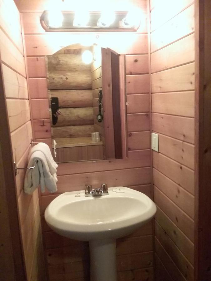 Wells Gray Guest Ranch 호텔 클리어워터비치 외부 사진
